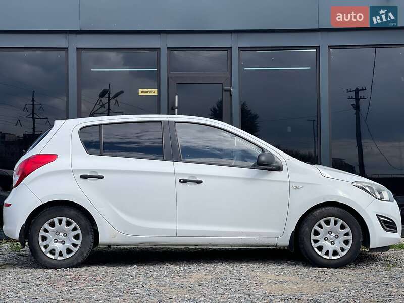 Хэтчбек Hyundai i20 2014 в Киеве