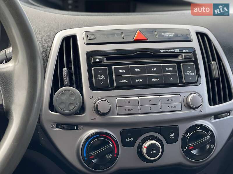 Хэтчбек Hyundai i20 2014 в Киеве