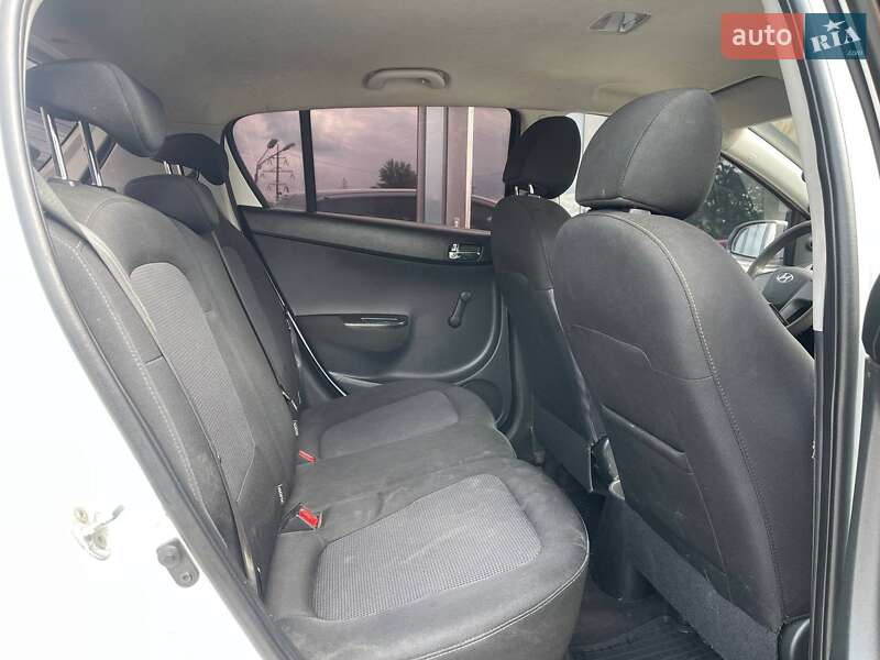 Хэтчбек Hyundai i20 2014 в Киеве