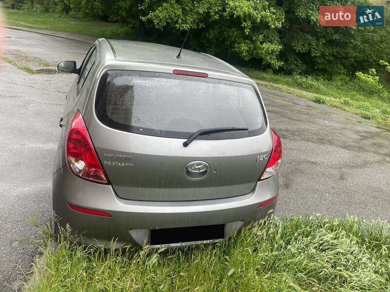 Хэтчбек Hyundai i20 2012 в Киеве