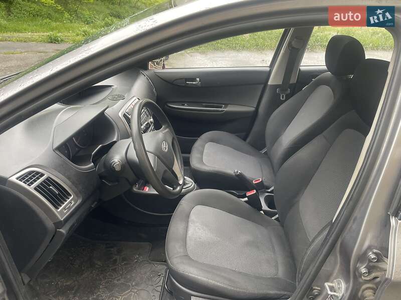 Хэтчбек Hyundai i20 2012 в Киеве