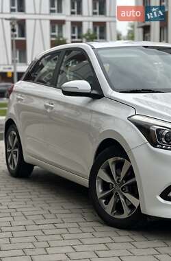 Хэтчбек Hyundai i20 2015 в 