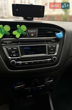 Хэтчбек Hyundai i20 2015 в 