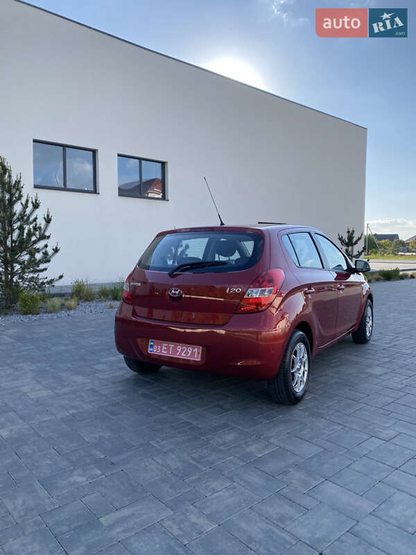 Хэтчбек Hyundai i20 2010 в Луцке
