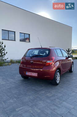 Хетчбек Hyundai i20 2010 в 