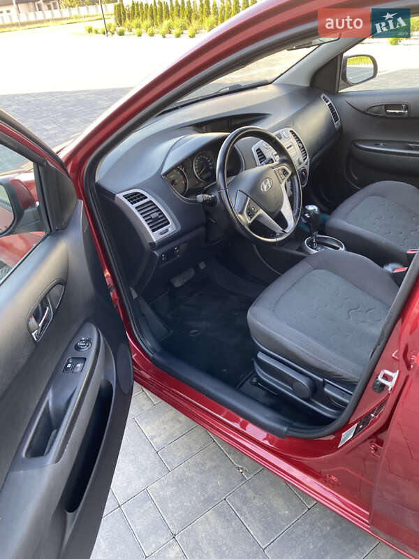 Хэтчбек Hyundai i20 2010 в Луцке