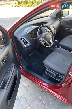 Хетчбек Hyundai i20 2010 в 