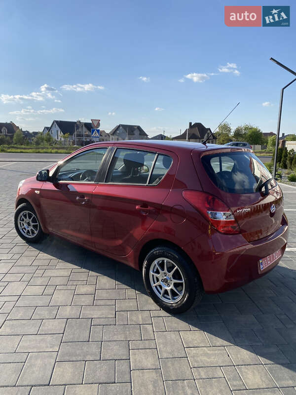 Хэтчбек Hyundai i20 2010 в Луцке