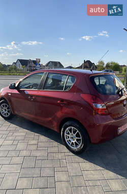 Хетчбек Hyundai i20 2010 в 