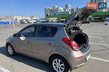 Хетчбек Hyundai i20 2012 в 