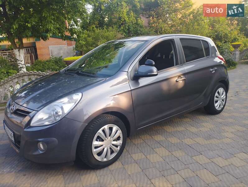 Хэтчбек Hyundai i20 2011 в 