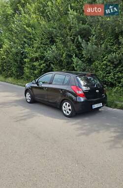Хэтчбек Hyundai i20 2012 в 