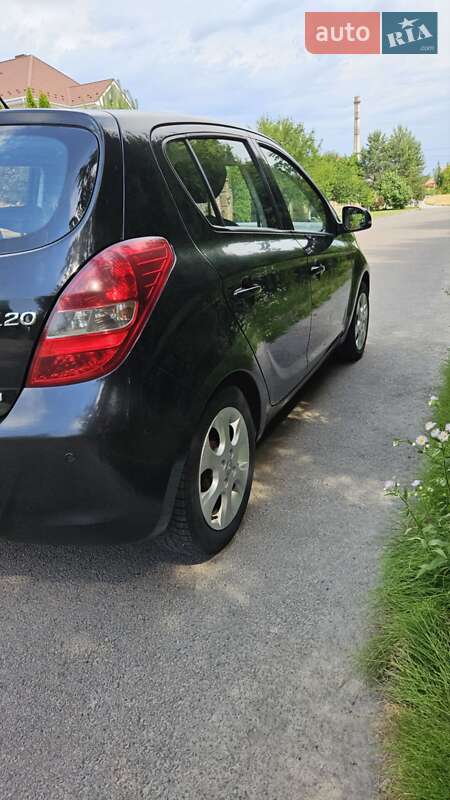 Хетчбек Hyundai i20 2012 в Рівному