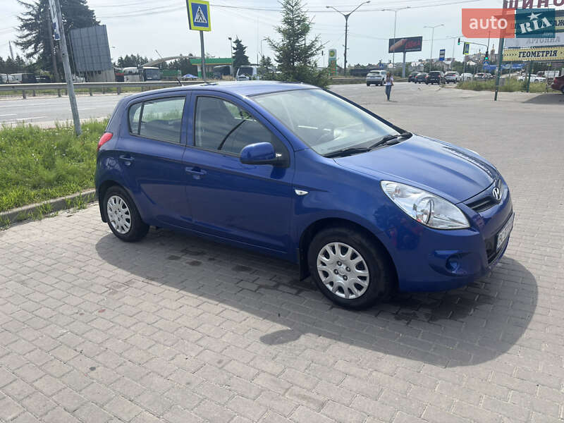 Хэтчбек Hyundai i20 2012 в Львове
