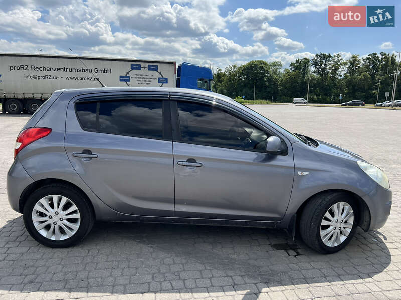Хэтчбек Hyundai i20 2009 в Бродах