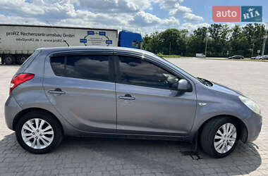 Хэтчбек Hyundai i20 2009 в 
