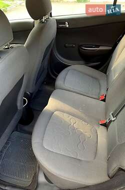 Хэтчбек Hyundai i20 2011 в 