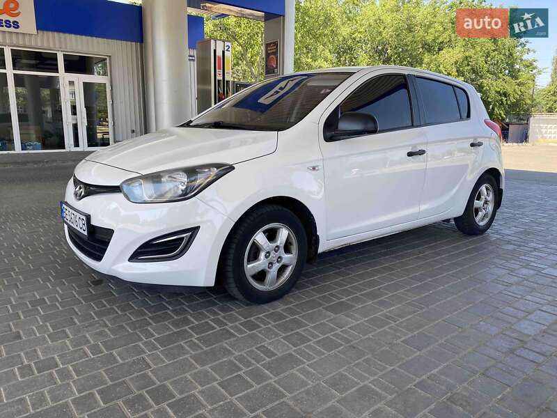 Хэтчбек Hyundai i20 2012 в 