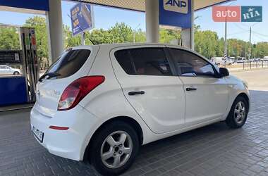 Хэтчбек Hyundai i20 2012 в 