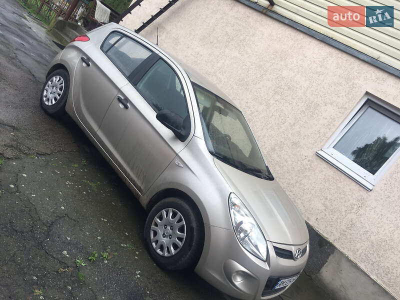 Хетчбек Hyundai i20 2011 в Звягелі