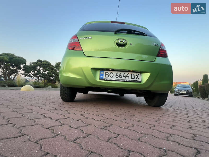 Хэтчбек Hyundai i20 2009 в Черновцах