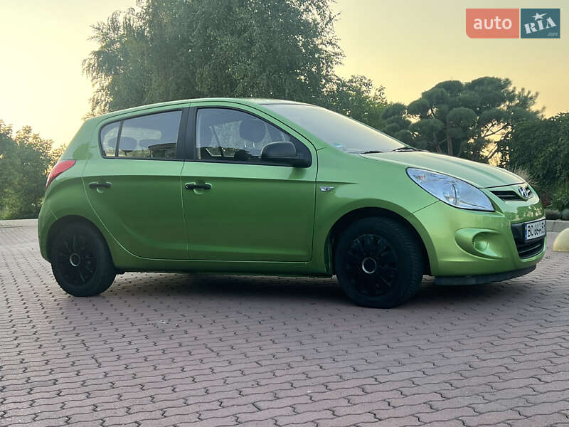 Хэтчбек Hyundai i20 2009 в Черновцах