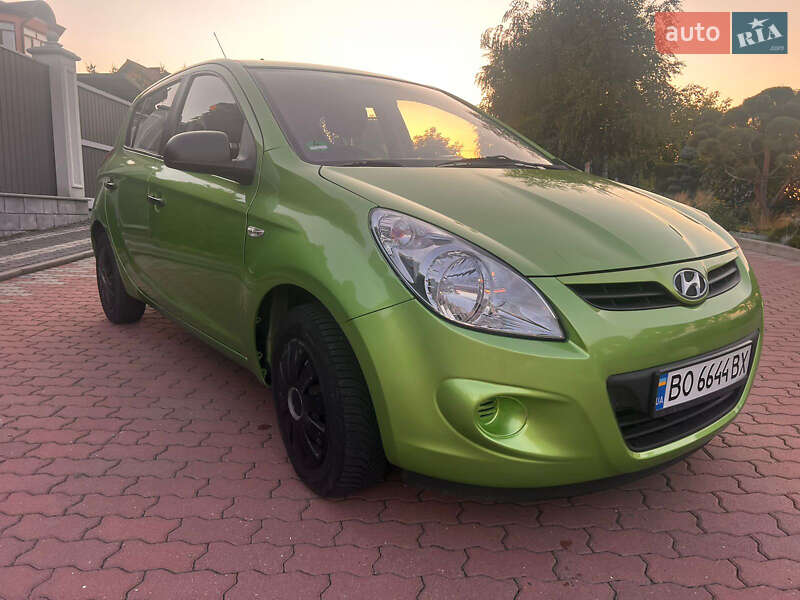 Хэтчбек Hyundai i20 2009 в Черновцах