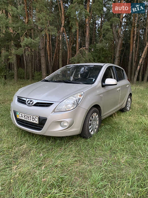 Хэтчбек Hyundai i20 2011 в Черкассах