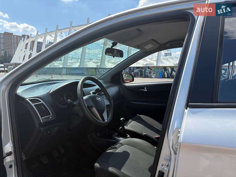 Хэтчбек Hyundai i20 2014 в Киеве фото 5 Хэтчбек Hyundai i20 2014 в Киеве