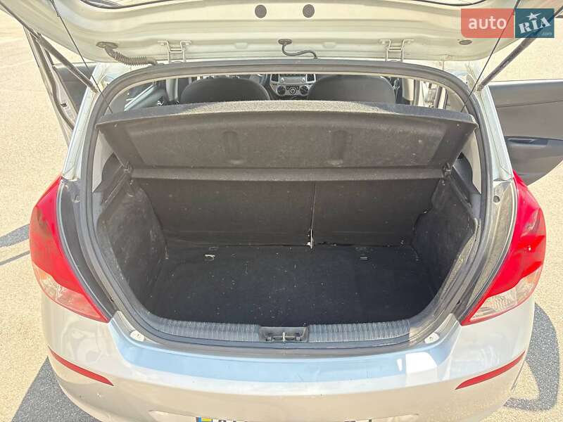 Хэтчбек Hyundai i20 2014 в Киеве фото 10 Хэтчбек Hyundai i20 2014 в Киеве