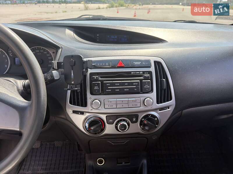 Хэтчбек Hyundai i20 2014 в Киеве фото 35 Хэтчбек Hyundai i20 2014 в Киеве