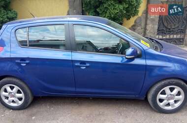 Хэтчбек Hyundai i20 2011 в 