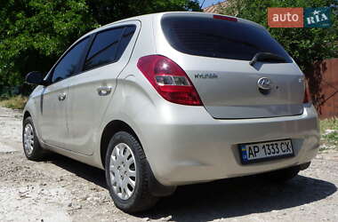 Хэтчбек Hyundai i20 2010 в 