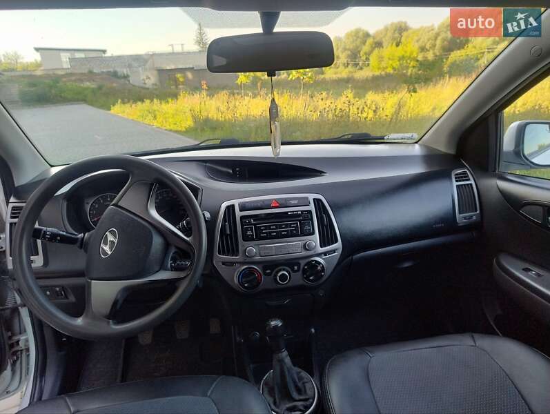 Хетчбек Hyundai i20 2013 в Тернополі