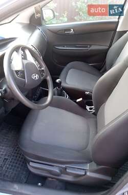 Хэтчбек Hyundai i20 2012 в 