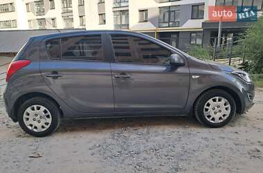 Хэтчбек Hyundai i20 2014 в Киеве