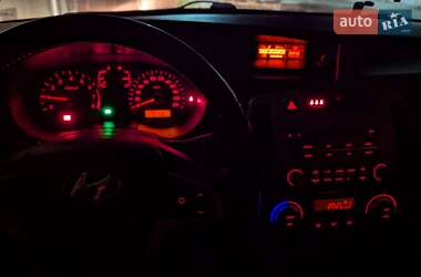 Хетчбек Hyundai i20 2010 в 