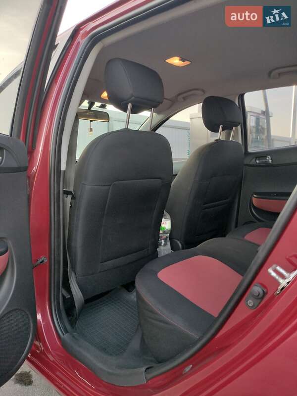 Хетчбек Hyundai i20 2014 в Кривому Розі фото 6 Хетчбек Hyundai i20 2014 в Кривому Розі
