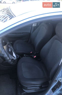 Хэтчбек Hyundai i20 2012 в 