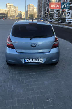 Хэтчбек Hyundai i20 2012 в 