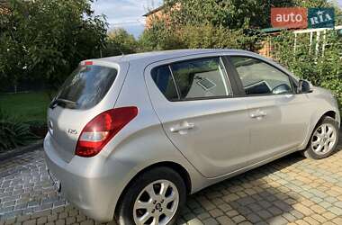 Хэтчбек Hyundai i20 2011 в 