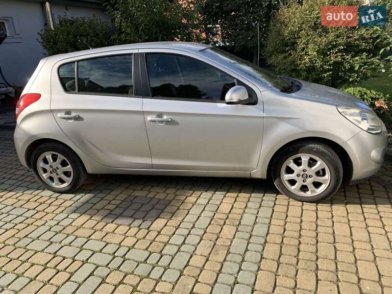 Хетчбек Hyundai i20 2011 в Івано-Франківську