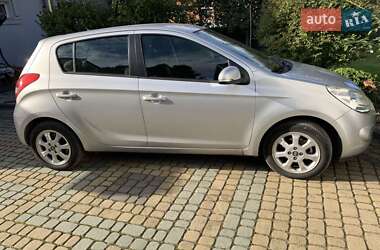 Хэтчбек Hyundai i20 2011 в 