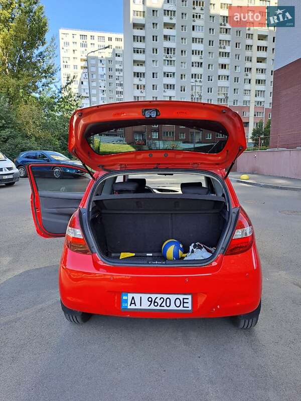 Хетчбек Hyundai i20 2012 в Вишгороді