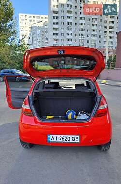 Хэтчбек Hyundai i20 2012 в 