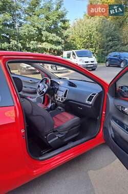 Хэтчбек Hyundai i20 2012 в 