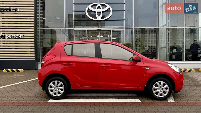 Хэтчбек Hyundai i20 2011 в Чернигове
