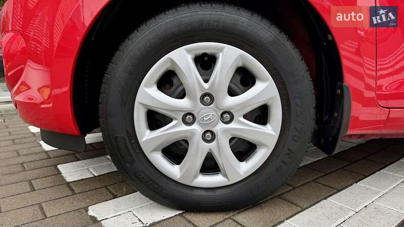Хэтчбек Hyundai i20 2011 в Чернигове