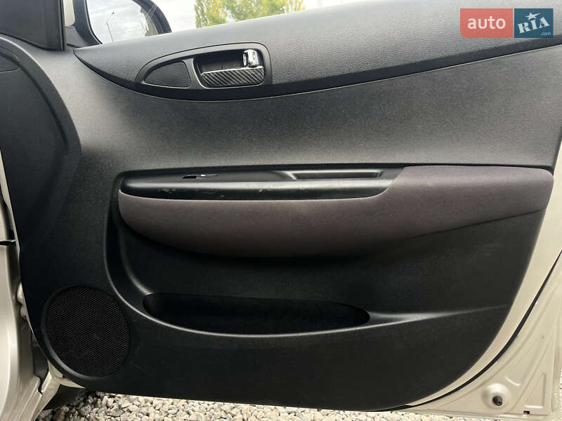 Хэтчбек Hyundai i20 2011 в Харькове