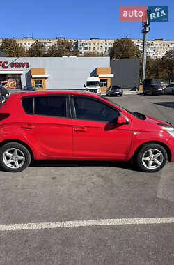 Хэтчбек Hyundai i20 2011 в 